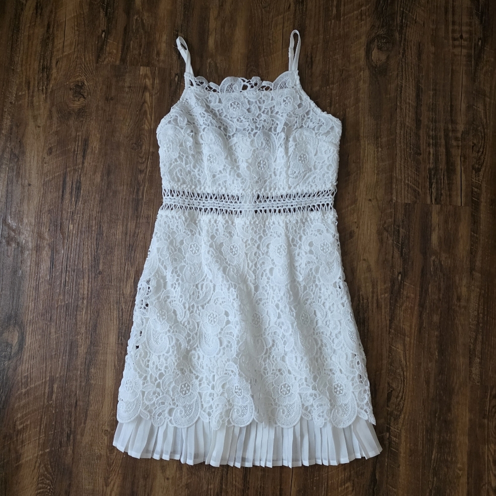 White Lace Dress XS Pleated Detail Mini